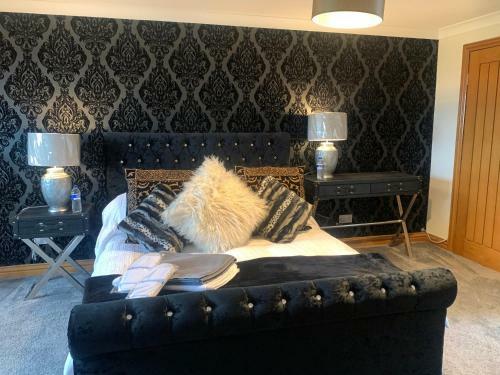 Spacious Luxury Commuting House From The M74 Junction 8
