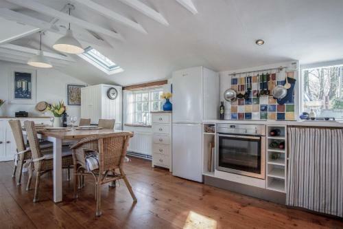 Flygate - 2 Bedroom Cottage - Lawrenny