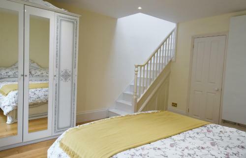 Dale Street Apartments Suite