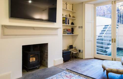 Dale Street Apartments Suite