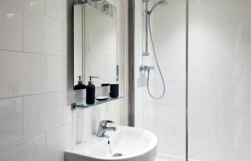 Dale Street Apartments Suite