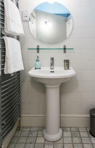 Dale Street Apartments Suite
