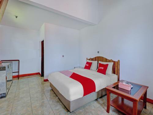 Oyo 90582 Nur Alam Hotel
