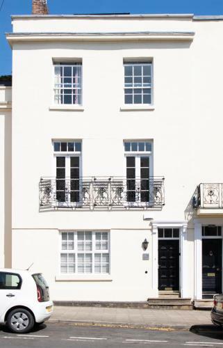 Modern Apartment In Leamington Spa City Centre