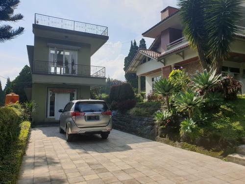 Villa Bougenvile Lembang Asri