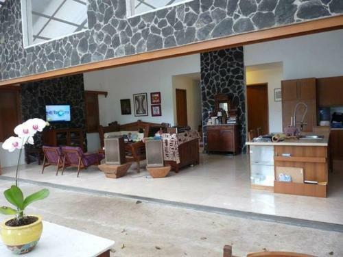 Hostal Ronia Mountain Villa Lembang