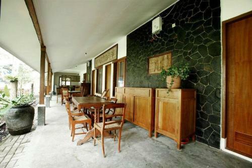 Hostal Ronia Mountain Villa Lembang