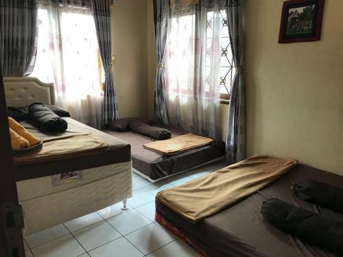 3 Br Villa Astoria Setiabudi Bandung