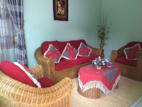 3 Br Villa Astoria Setiabudi Bandung