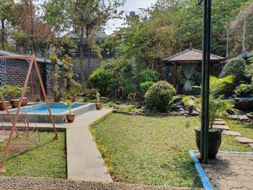 3 Br Villa Astoria Setiabudi Bandung