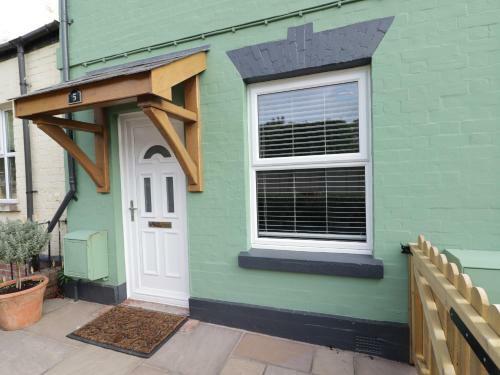 5 Hereford Road