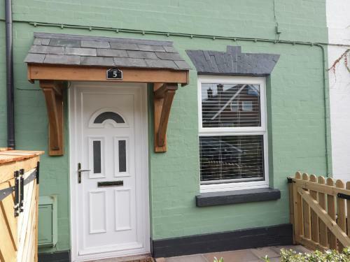 5 Hereford Road