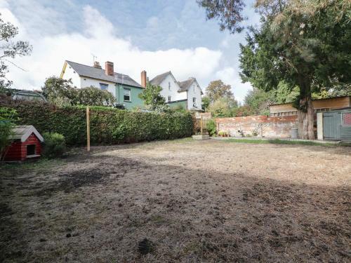 5 Hereford Road