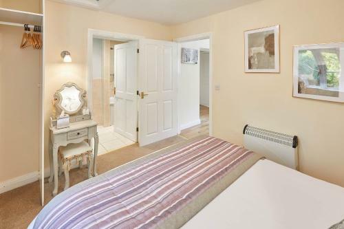 Host & Stay - Kingfisher Cottage