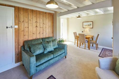 Host & Stay - Holmlea Cottage