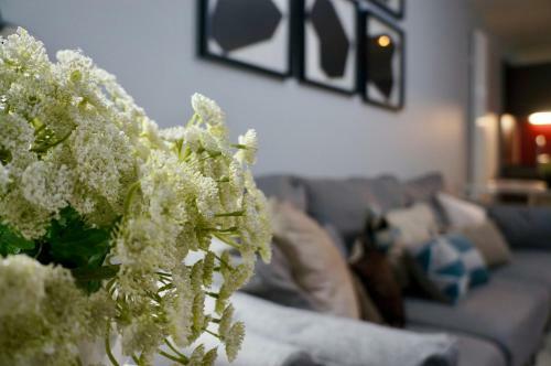 Stylish Highcross 1bed Apartment- Central