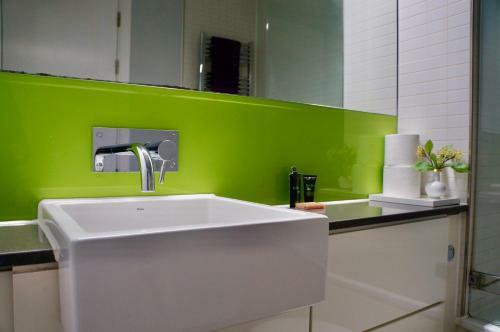 Stylish Highcross 1bed Apartment- Central