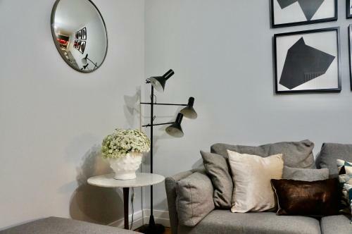 Stylish Highcross 1bed Apartment- Central