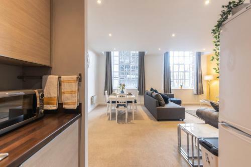 Luxury, Spacious Apartment In City Centre