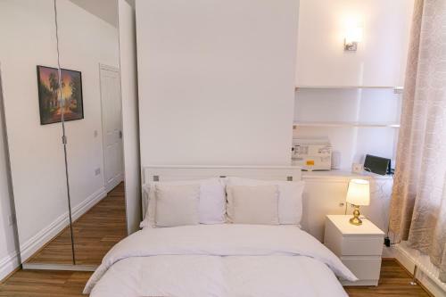 Inviting 3-bed House In Leicester