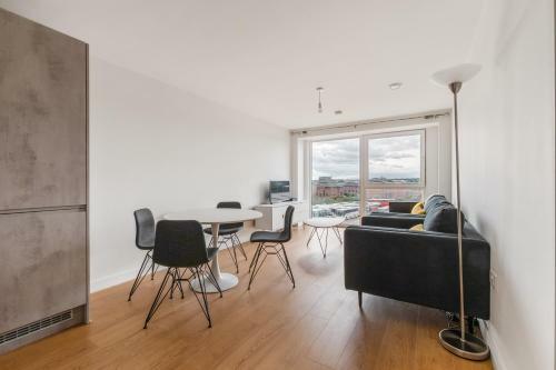 Lovely 2 Bed Apartment In A Converted Mill