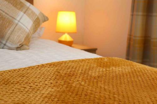 Cheerful 2 Bedroom Residential Home - Free Parking