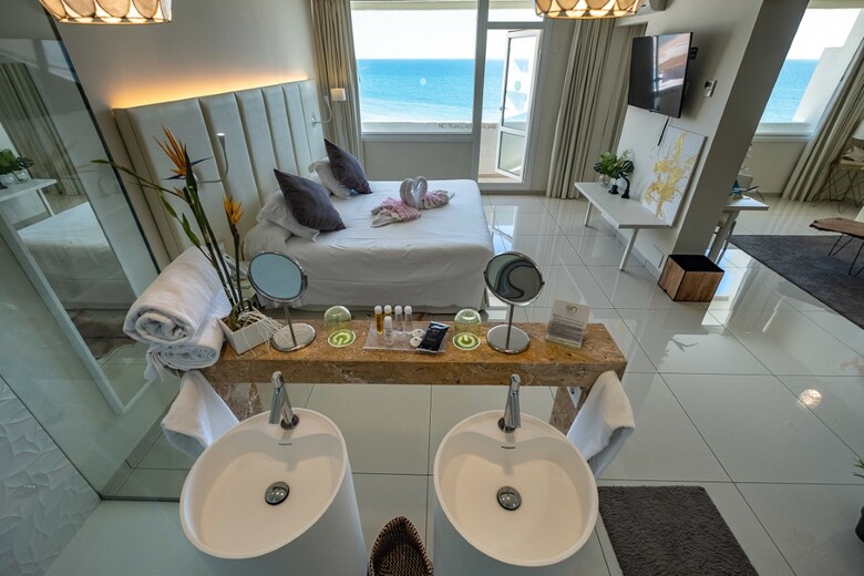 On Hotels Ocean Front (Only Adults)