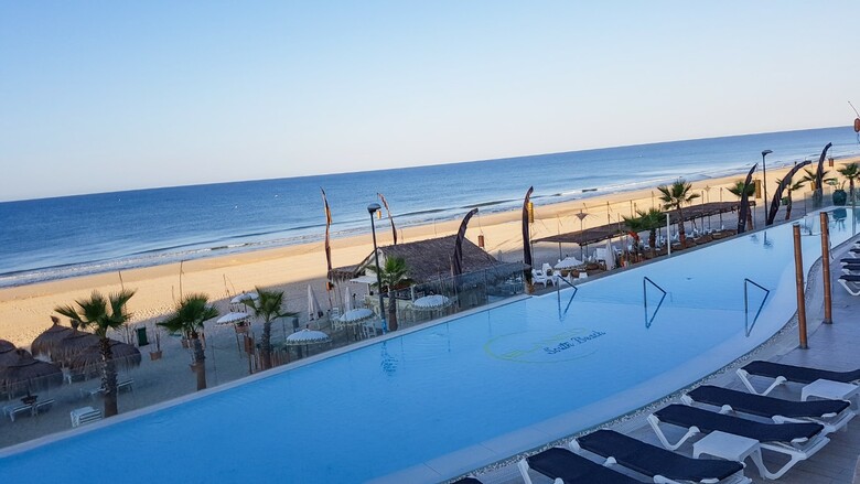 On Hotels Ocean Front (Only Adults)