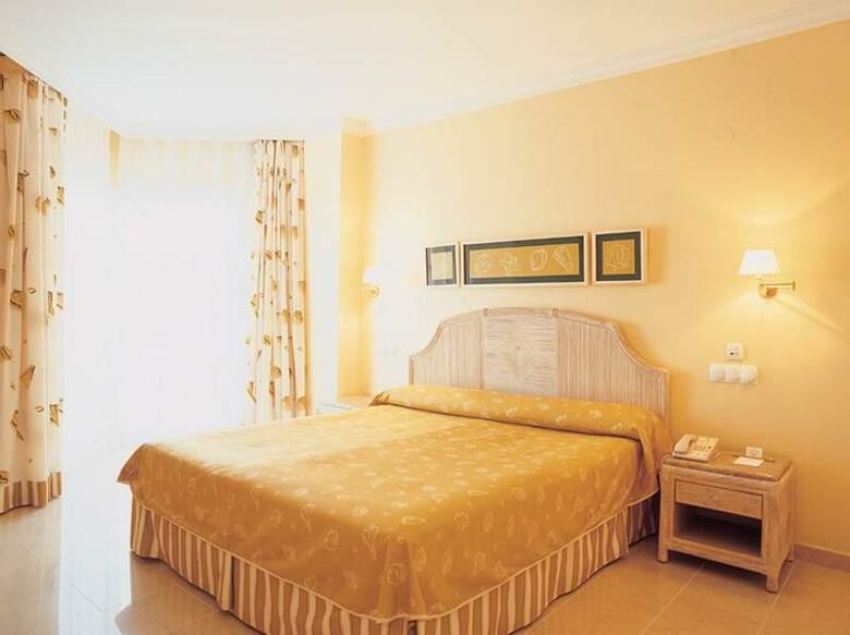 Oliva Nova Golf Beach & Golf Hotel