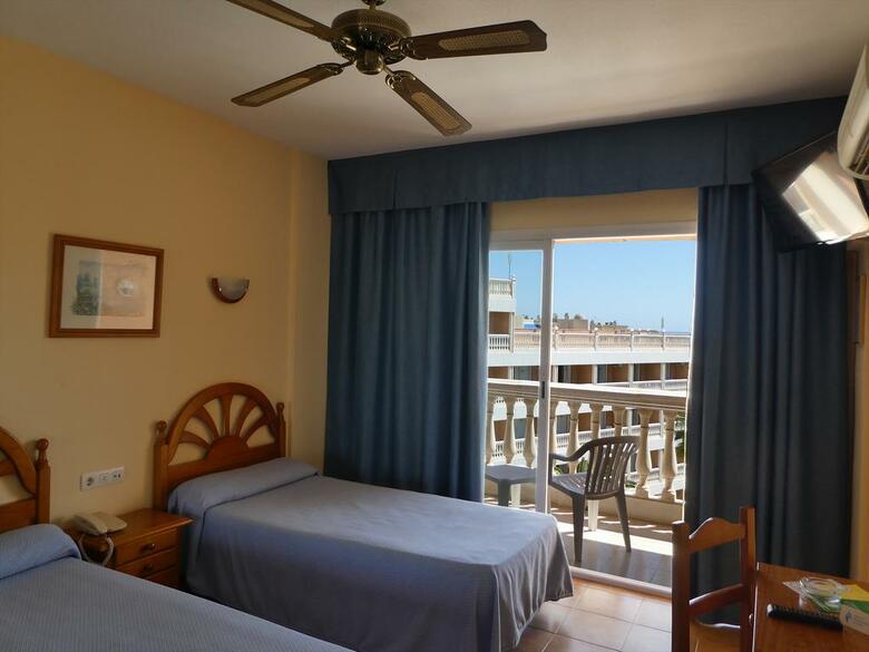 Hotel Parasol By Dorobe