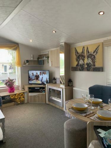 Holiday Home Breaks At Tattershall Lakes