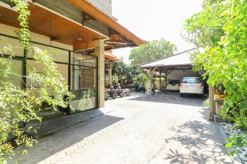 Hostal The Legian Mas Beach Inn
