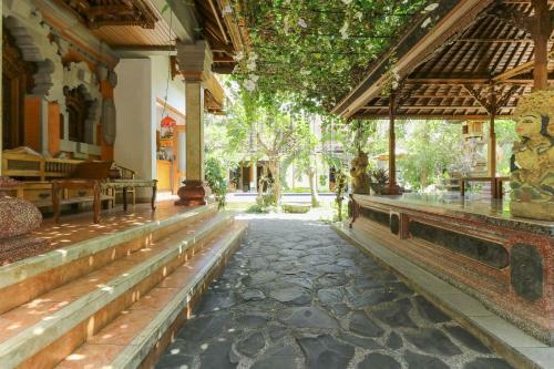 Hostal The Legian Mas Beach Inn