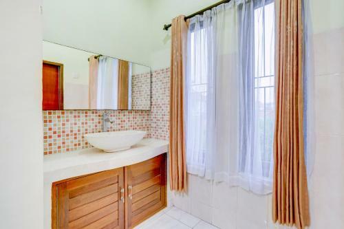 Hotel Oyo 3910 Teges Inn
