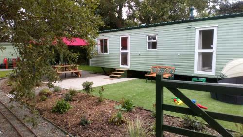 Railway Cottage Caravans No2
