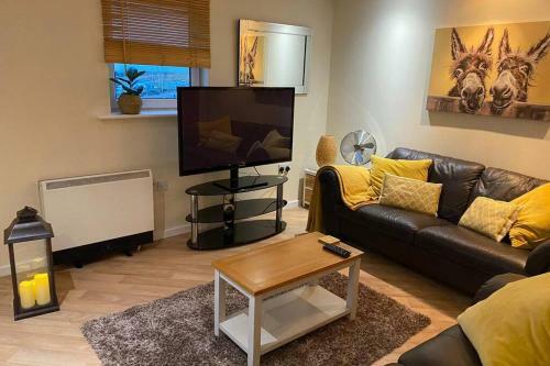 Beach Retreat - Dockside Apartment