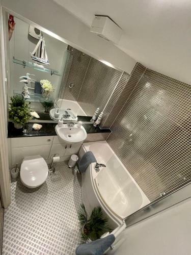 Sea View Apartment At The Beach!