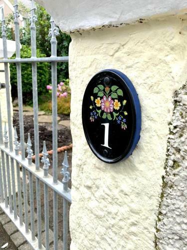 Glan Y Mor House