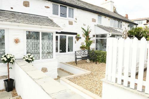 Beautiful Beach Front Cottage