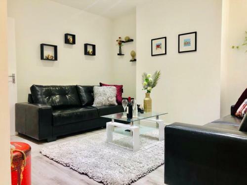 Lush Apartment 5 Bedroom House - Wbr