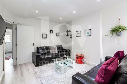 Lush Apartment 5 Bedroom House - Wbr