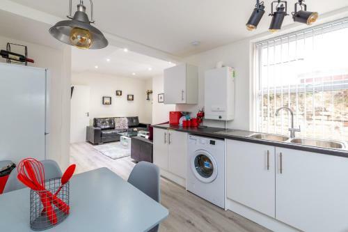 Lush Apartment 5 Bedroom House - Wbr