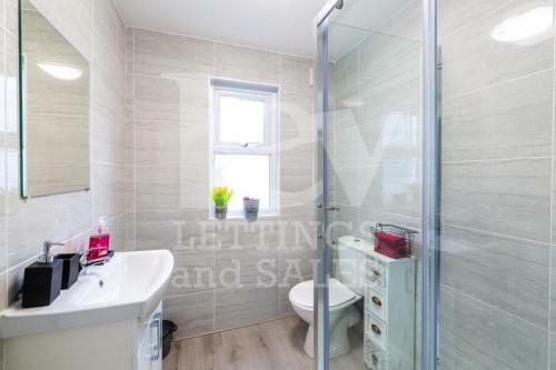 Lush Apartment 5 Bedroom House - Wbr