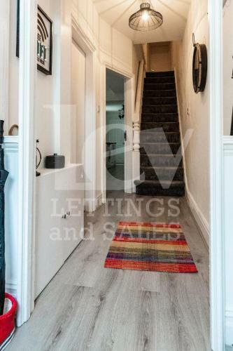 Lush Apartment 5 Bedroom House - Wbr