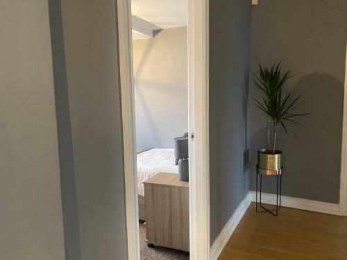 Alpheus Living: Newsham Apartment