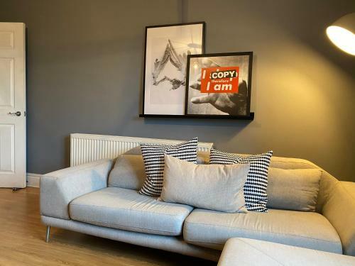 Alpheus Living: Newsham Apartment