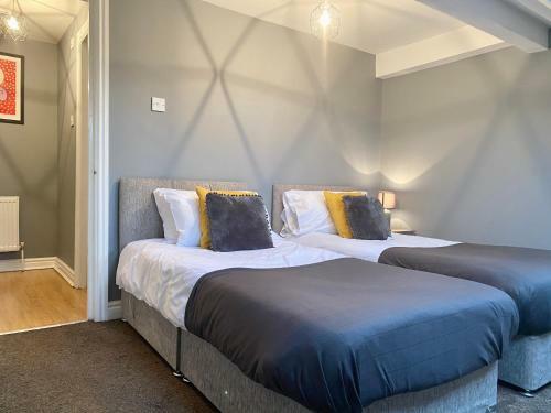Alpheus Living: Newsham Apartment