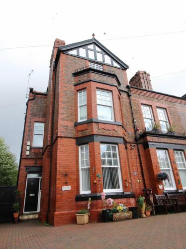 Alpheus Living: Newsham Apartment