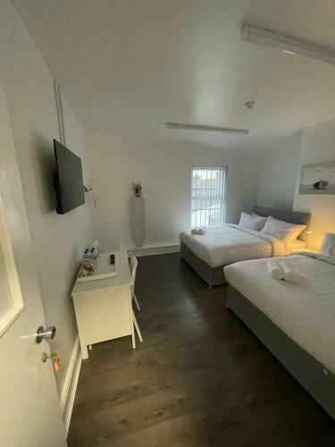 Hotel County Road Accommodation