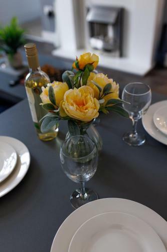 Air Host And Stay - Symphony Apartments